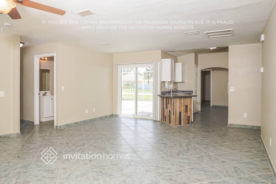 Building Photo - 3002 Alesio Ave