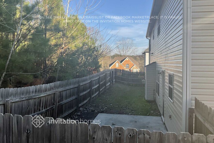 Building Photo - 1313 Invermere Dr SE