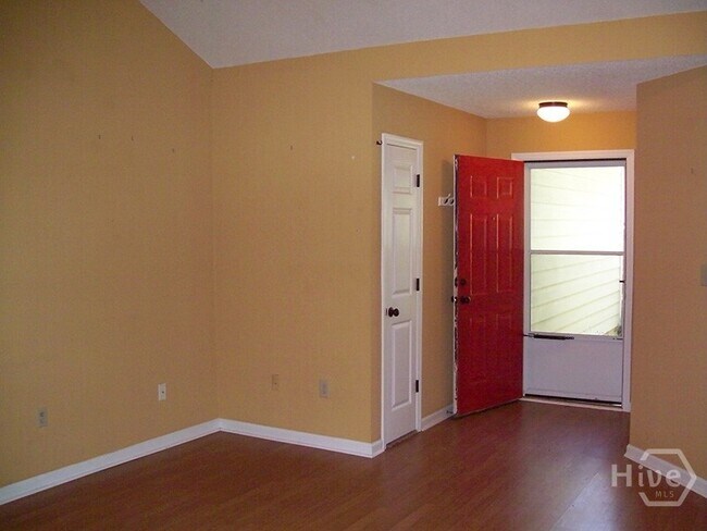 Building Photo - 141 Wakefield Dr