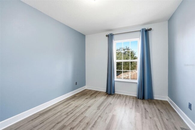 Building Photo - 12061 Breda Ln