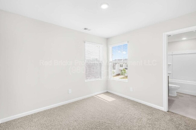 Building Photo - 2220 Belterra Dr