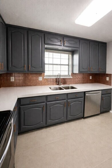 Building Photo - 2401 S Jackson Rd