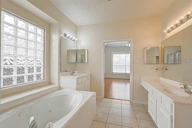 Building Photo - 16635 Bishop Knoll Ln