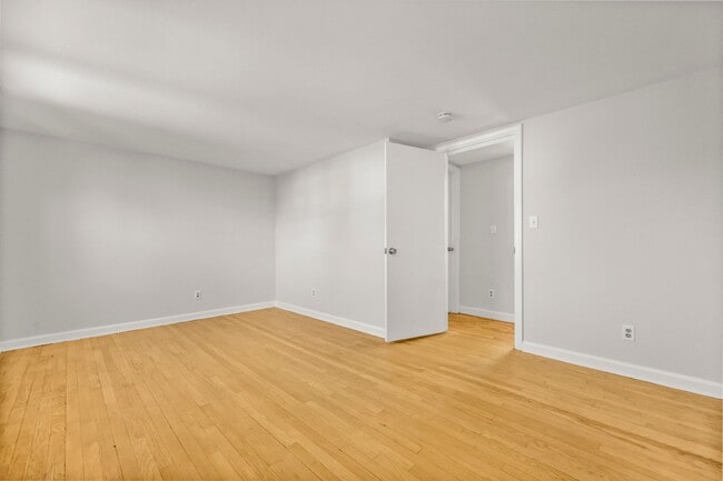 Building Photo - 8 Reynolds Pl