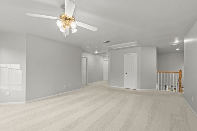 Building Photo - Gorgeous 4 bed/3.5 bath two story home!