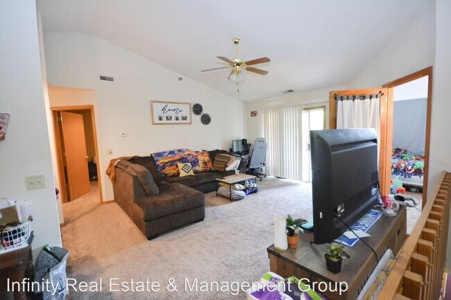 Building Photo - 2 br, 1 bath House - 1824 Deerhaven Ln NE # 3