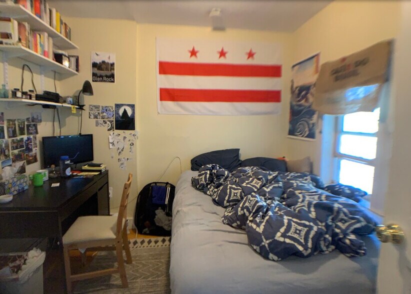 Building Photo - 197 College Ave