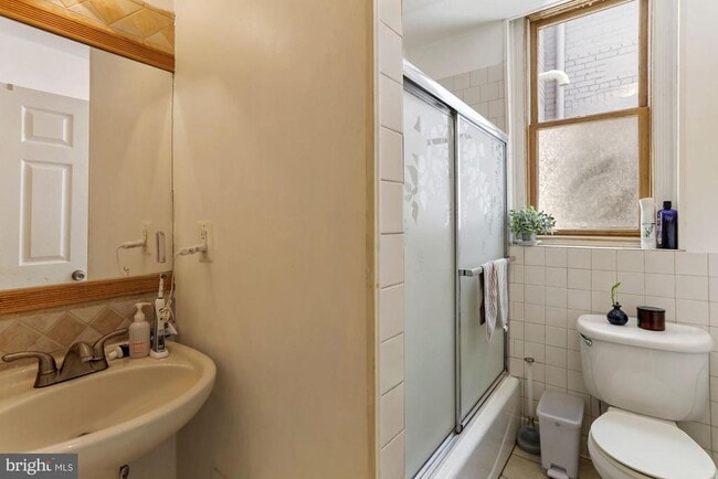 Building Photo - 1116 Monroe St NW