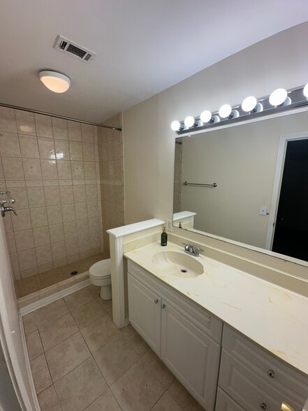 Building Photo - 5075 Shoshone Dr