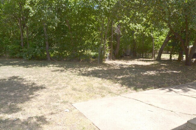 Building Photo - 709 Northside Dr
