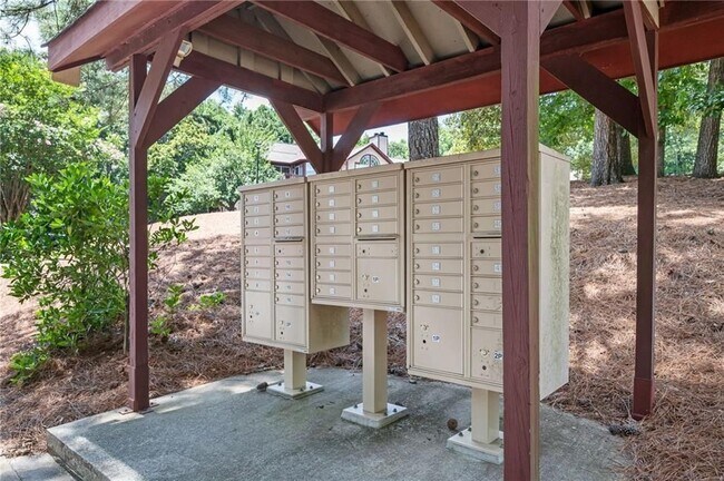 Building Photo - 915 Wentworth Ct