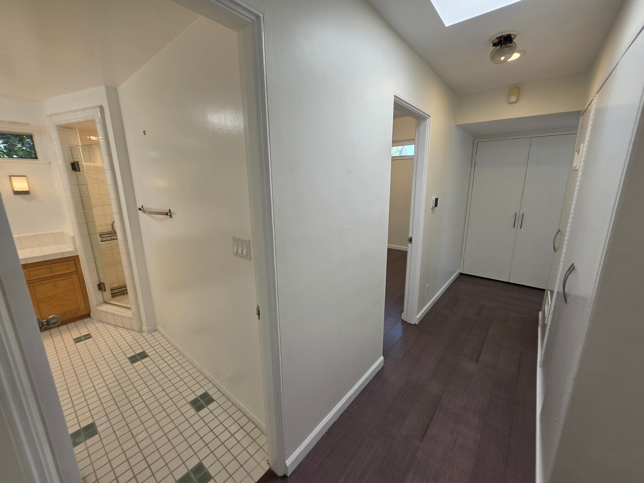 Building Photo - 310 S Thurston Ave