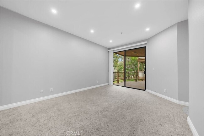 Building Photo - 2559 Plaza del Amo