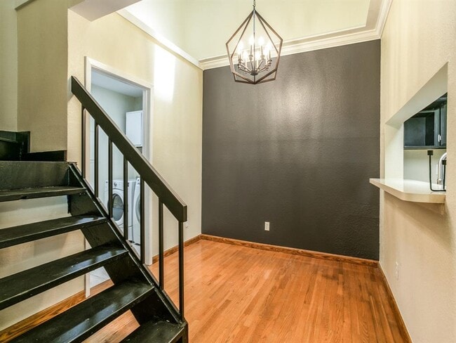 Building Photo - 336 Melrose Dr