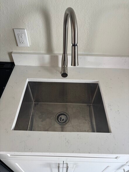 Building Photo - 7261 Bay St