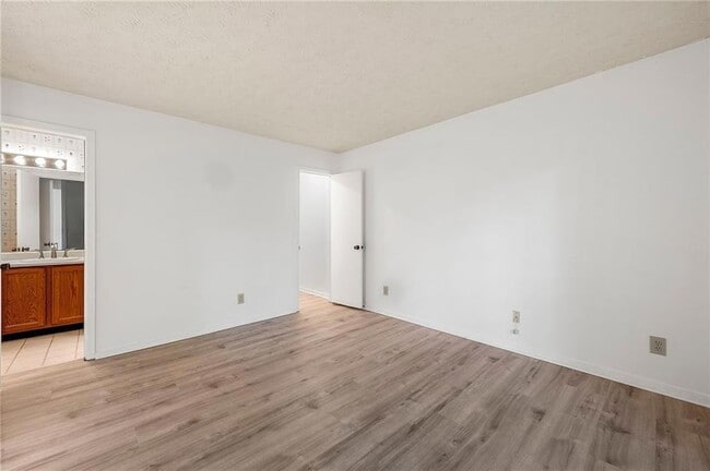 Building Photo - 1306 McClelen Way