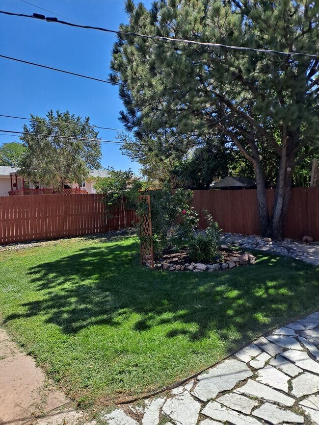Building Photo - ALL PROSPECTIVE TENANTS MUST SUBMIT A $58 ...