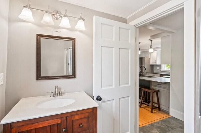 Building Photo - New England Style Farm House for RENT in P...