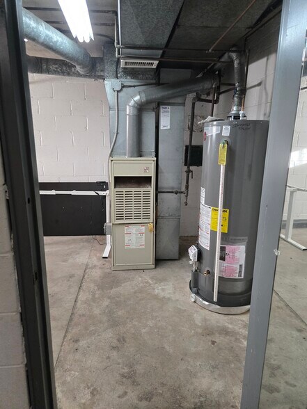 Building Photo - 1043 Broadview Blvd S