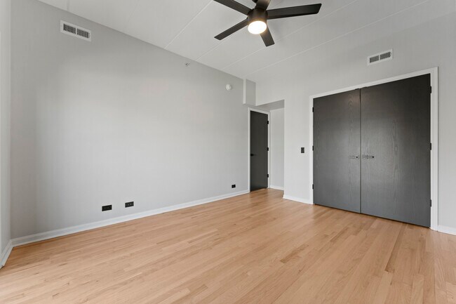 Building Photo - 2807 N 75th Ct