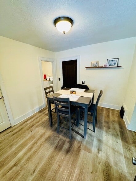 Building Photo - 826 7th St S