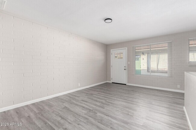 Building Photo - 405 S Priest Dr