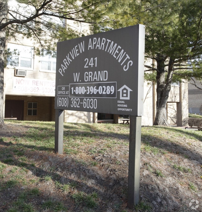 Signage - Parkview Apartments