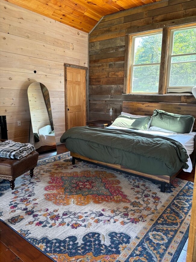 Building Photo - 663 Sterling Rd