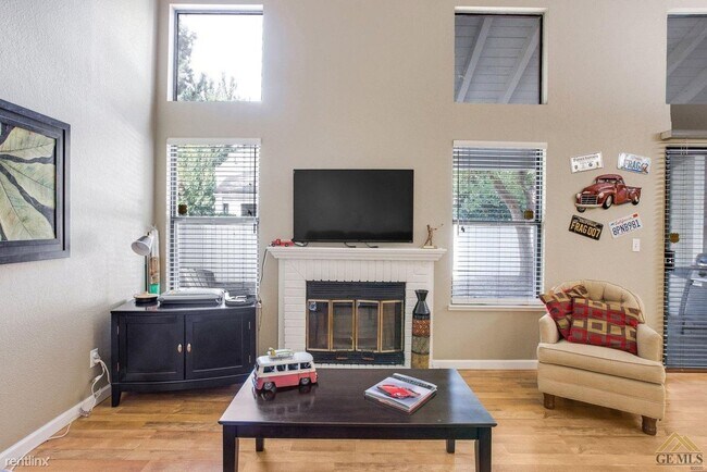 Primary Photo - 1 br, 1 bath Condo - 8000 Kroll Way Apt 25