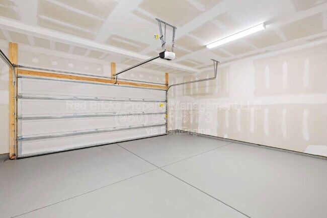 Building Photo - 790 Earhart St NW