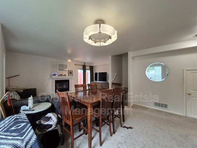 Building Photo - 3926 Lakehurst Cir