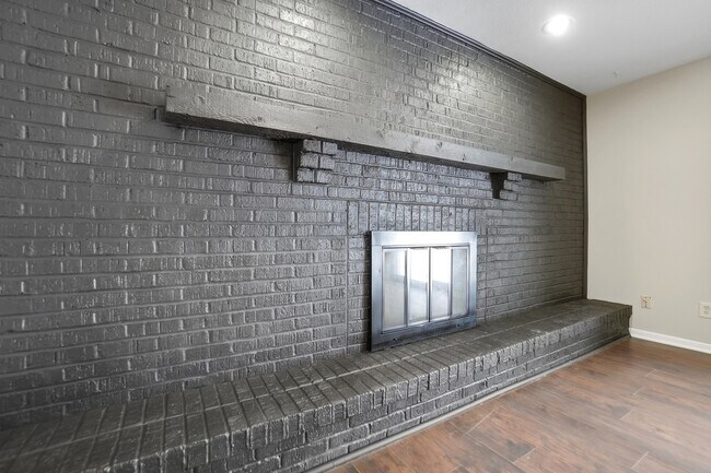 Building Photo - 3145 Dogwood Dr