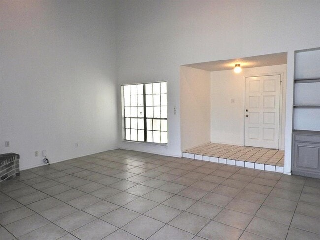 Building Photo - 2107 Creekshire Dr