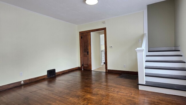 Building Photo - Historic Garfield Park Neighborhood Charmer!
