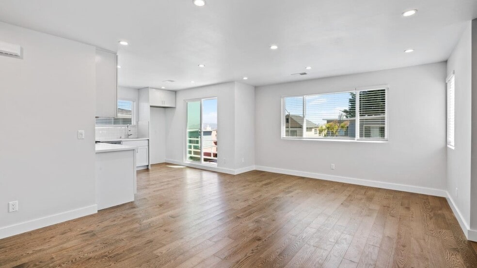 Building Photo - 52 Avalon Dr