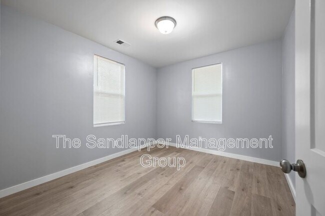 Building Photo - 2645 Oregon Ave