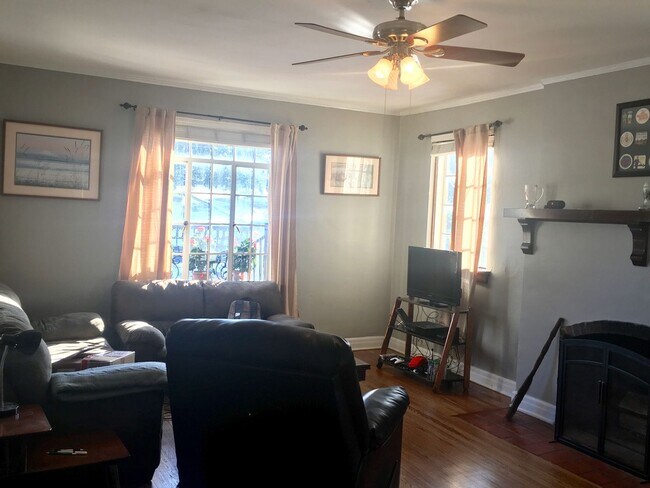 Building Photo - Knoxville 37919 - Rare opportunity to rent a historic European-style Condo with 2 bedrooms and 2 ...