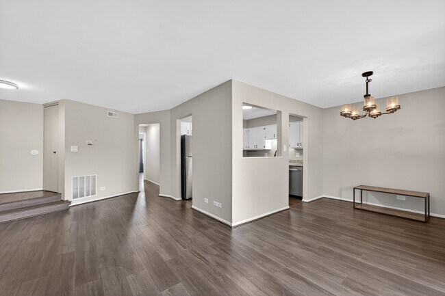 Building Photo - 1700 Lakecliffe Dr