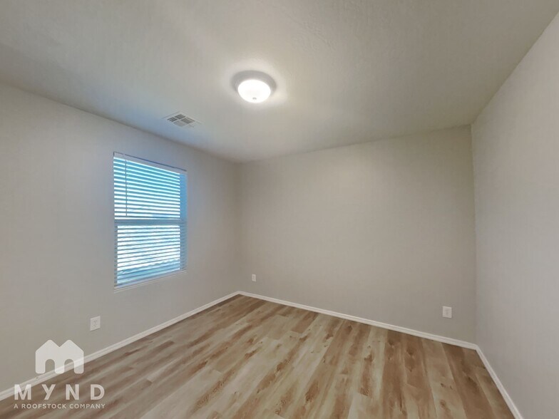 Building Photo - 20974 E Pecan Ln