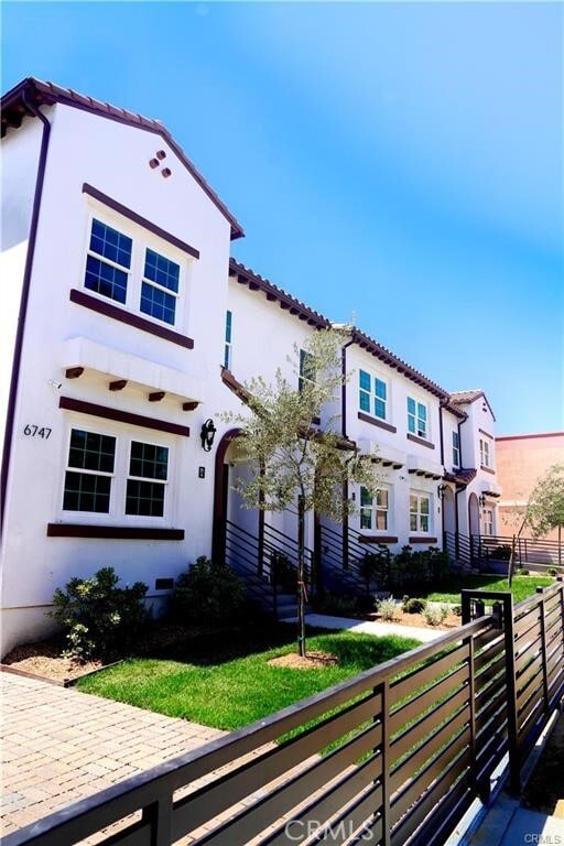 Primary Photo - 6747 Pickering Ave