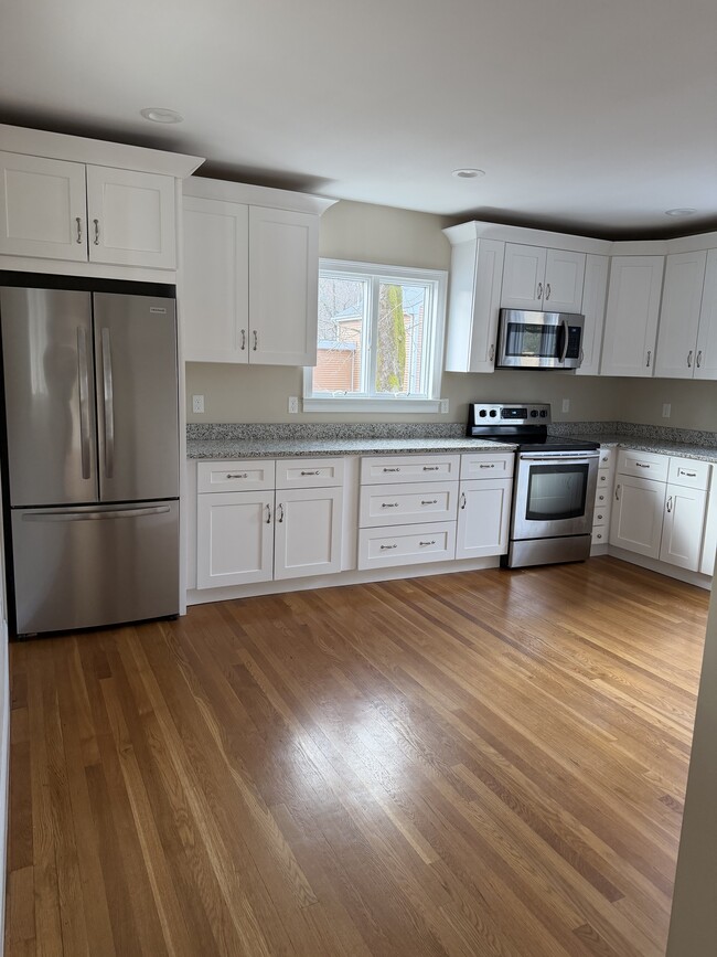 Building Photo - 17 Linden St