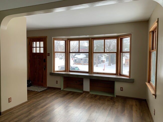 Building Photo - Charming Single Family Home