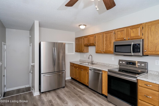 Building Photo - 5911 Carmelwood Cir