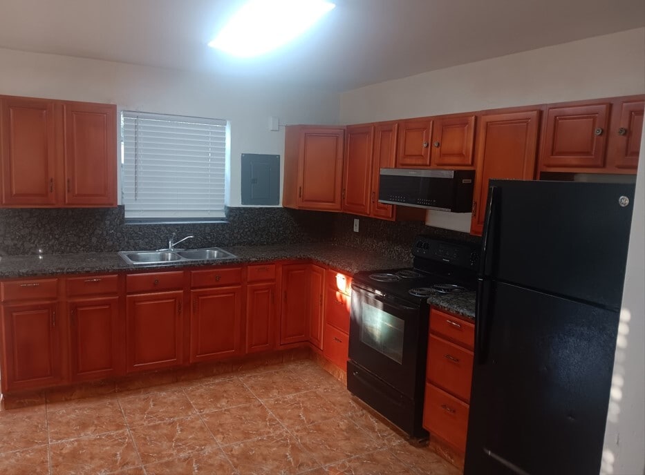 Building Photo - 2005 Dock St