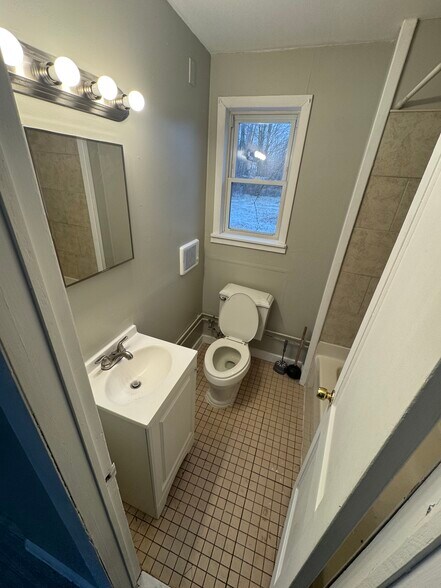 Building Photo - 19 Dillon Rd