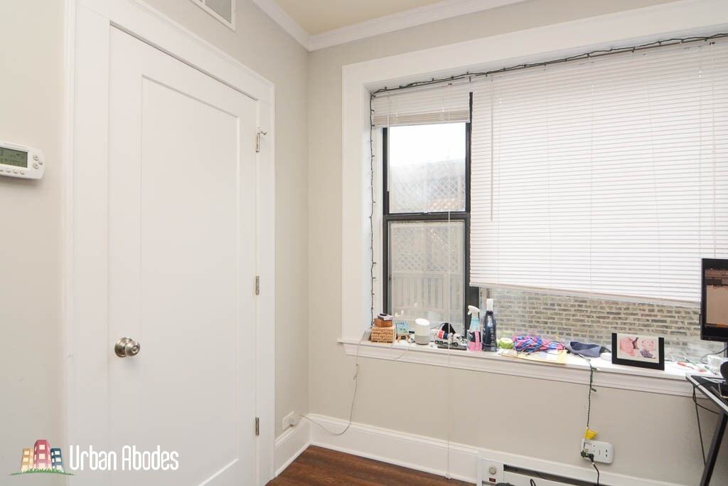 Building Photo - 818 W Lakeside Pl