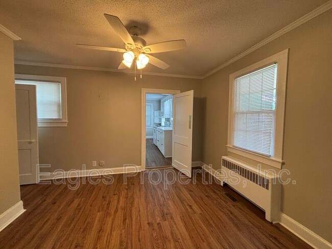 Building Photo - 1307 E Ash St