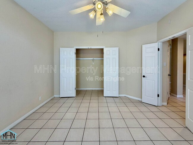 Building Photo - 1307 Adobe Run