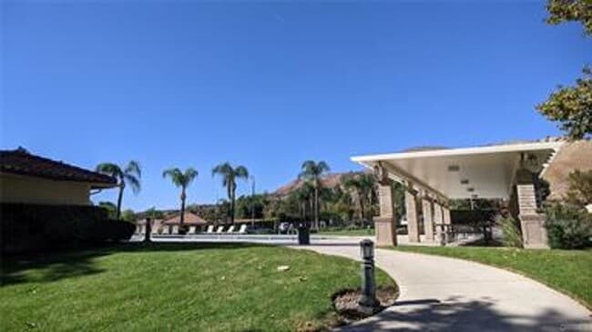 Building Photo - Stunning Porter Ranch S&S home centrally located