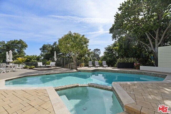 Building Photo - 641 Walther Way